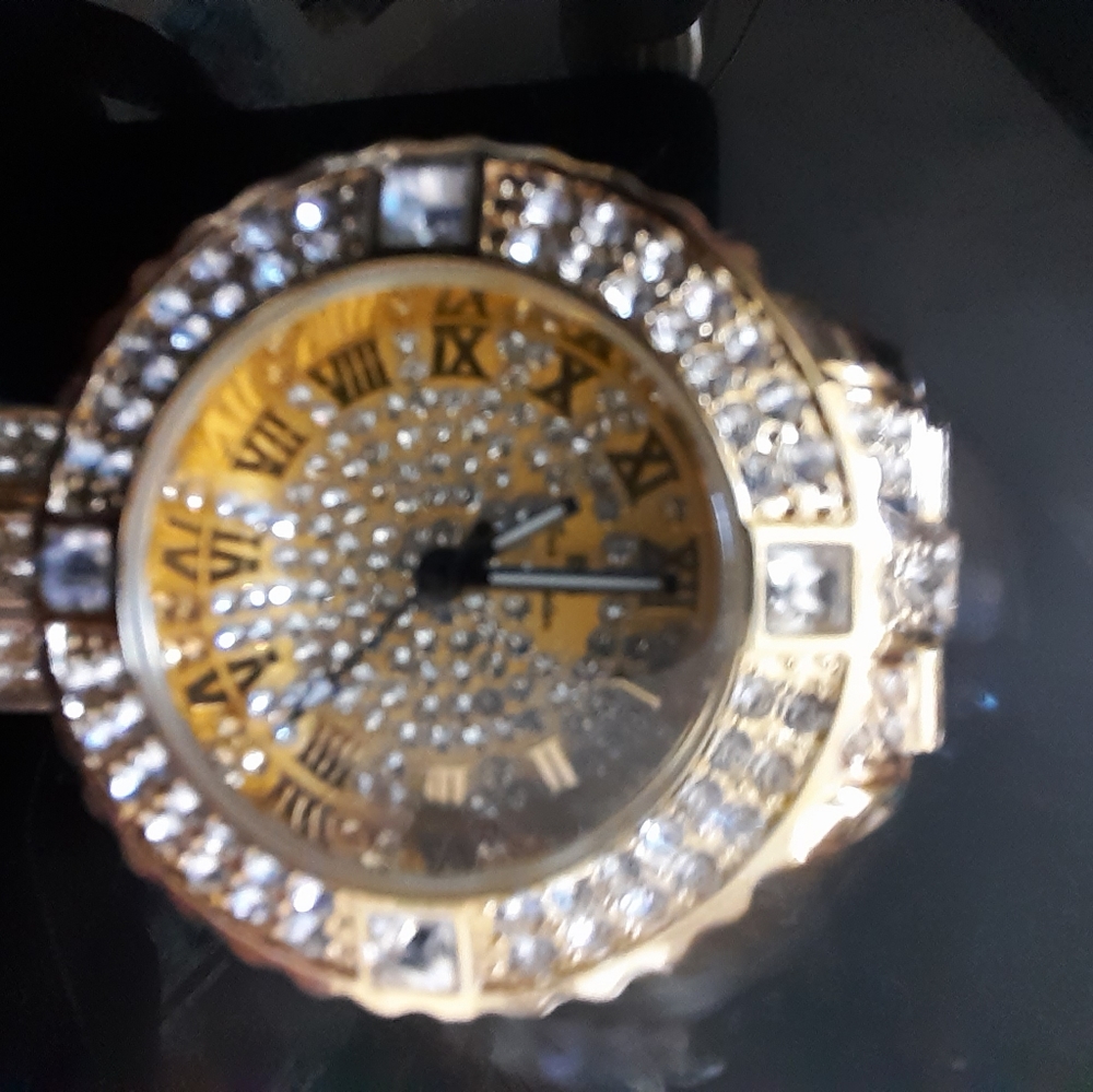 Nwot Bling Sparkle Rhinestone Goldtone watch - Picture 6 of 8